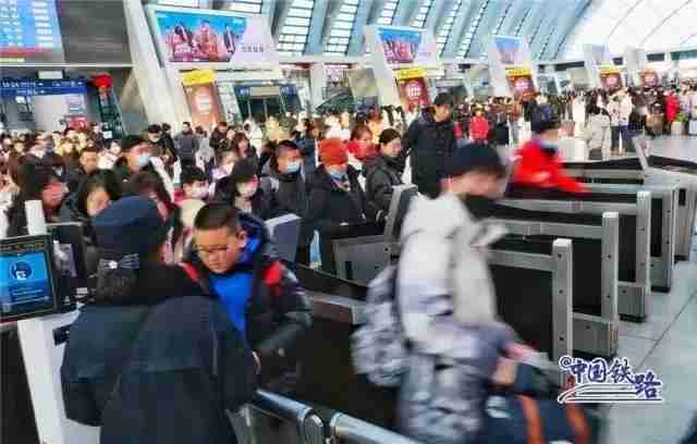 春运火车票只卖长途票-12306回应